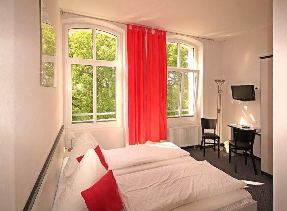Hotel Zwischen Den Seen Waren  Exterior foto